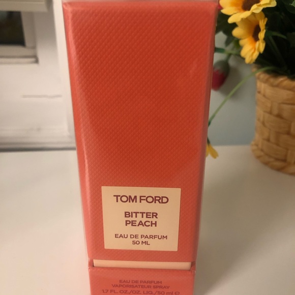 Tom Ford Bitter Peach Eau De Perfume 50ml - Picture 2 of 2